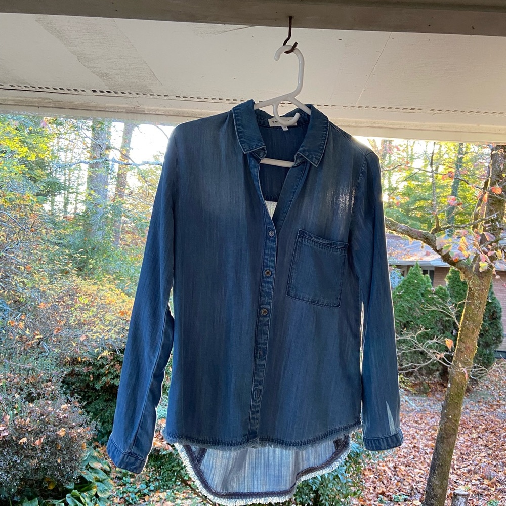 Bella Dahl denim shirt XS, 100 % Tencel, button down front!